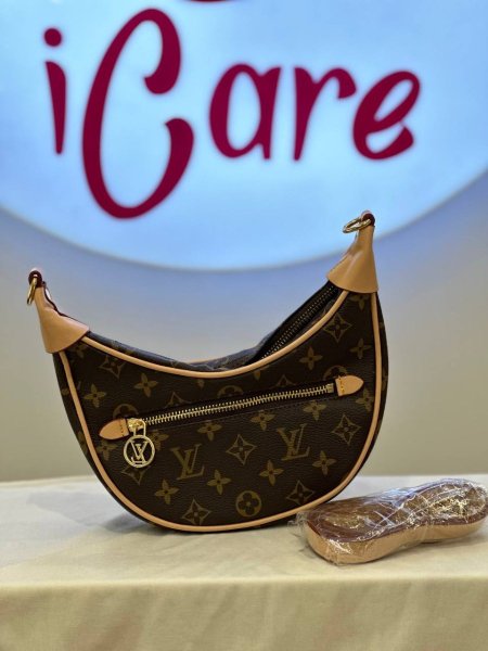 louis vuitton (Loop bag)